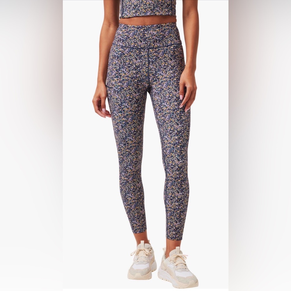 NWT TravisMathew Where It Counts Pocket Leggings